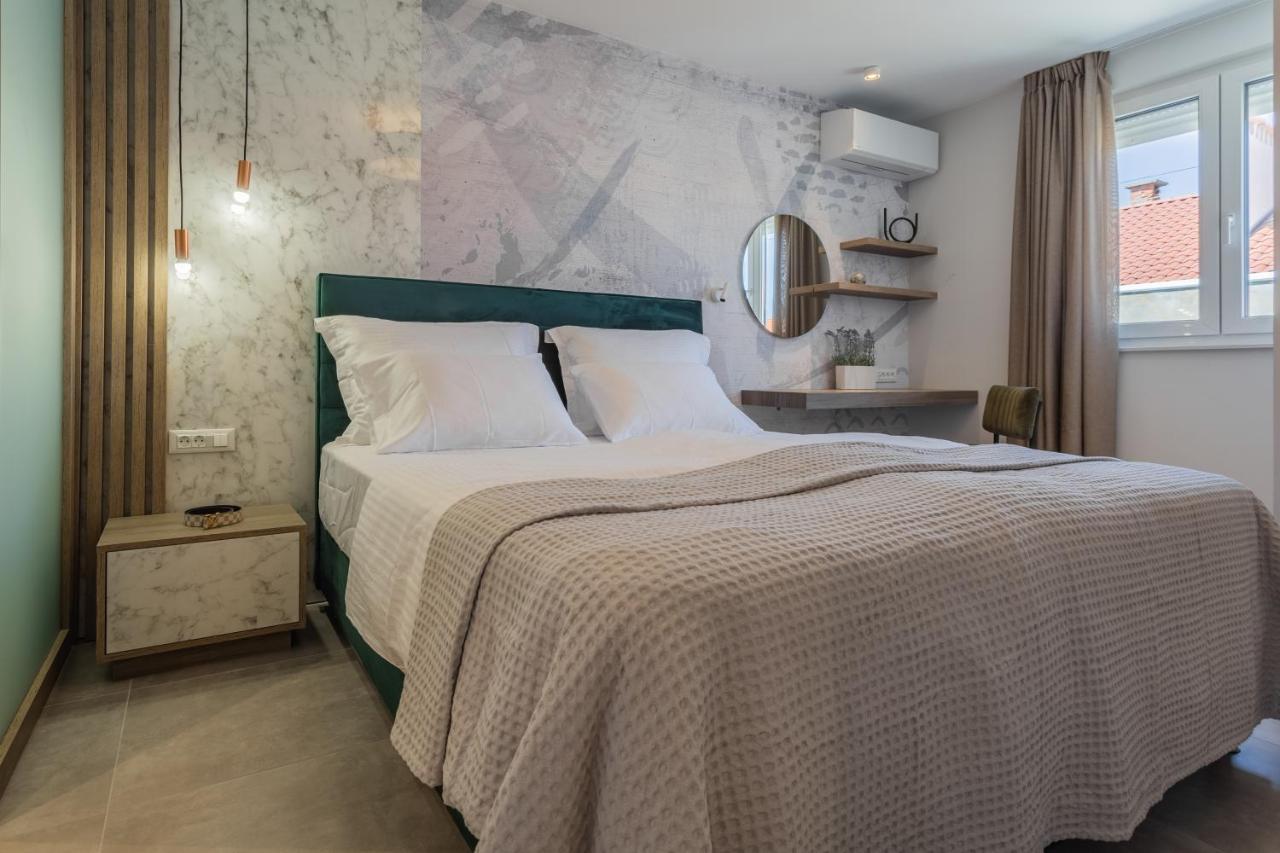 Petit Palace Apartment *